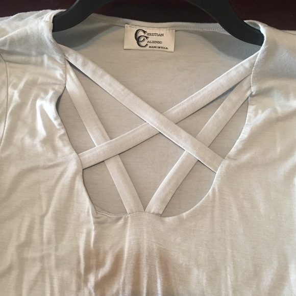 *DONATED* 😊 💥Women’s size small top💥 - Picture 4 of 6